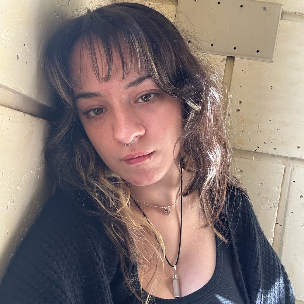 Meet your Posher, Emelia